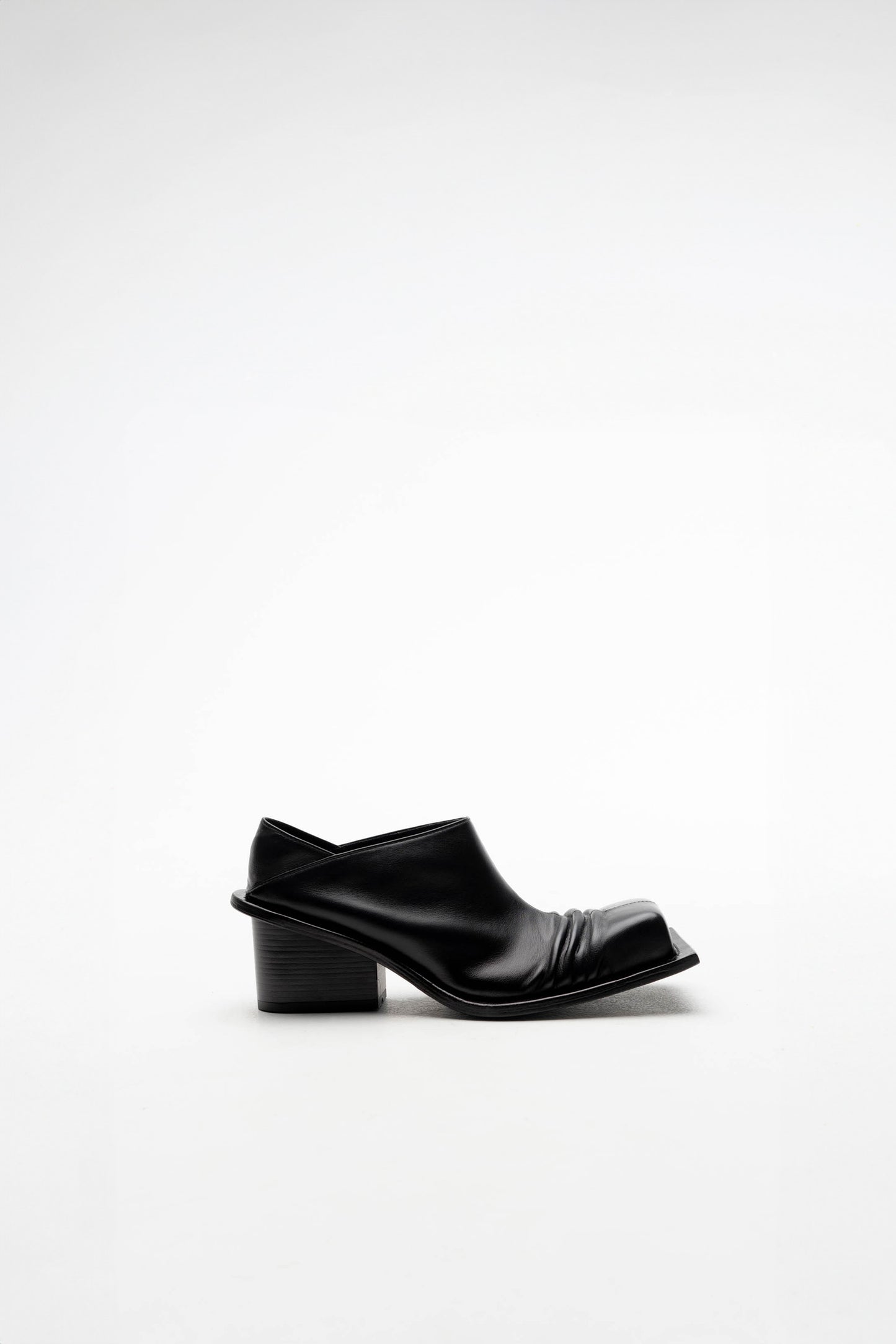 CONVERTIBLE CHUNKY HEEL MULES IN BLACK