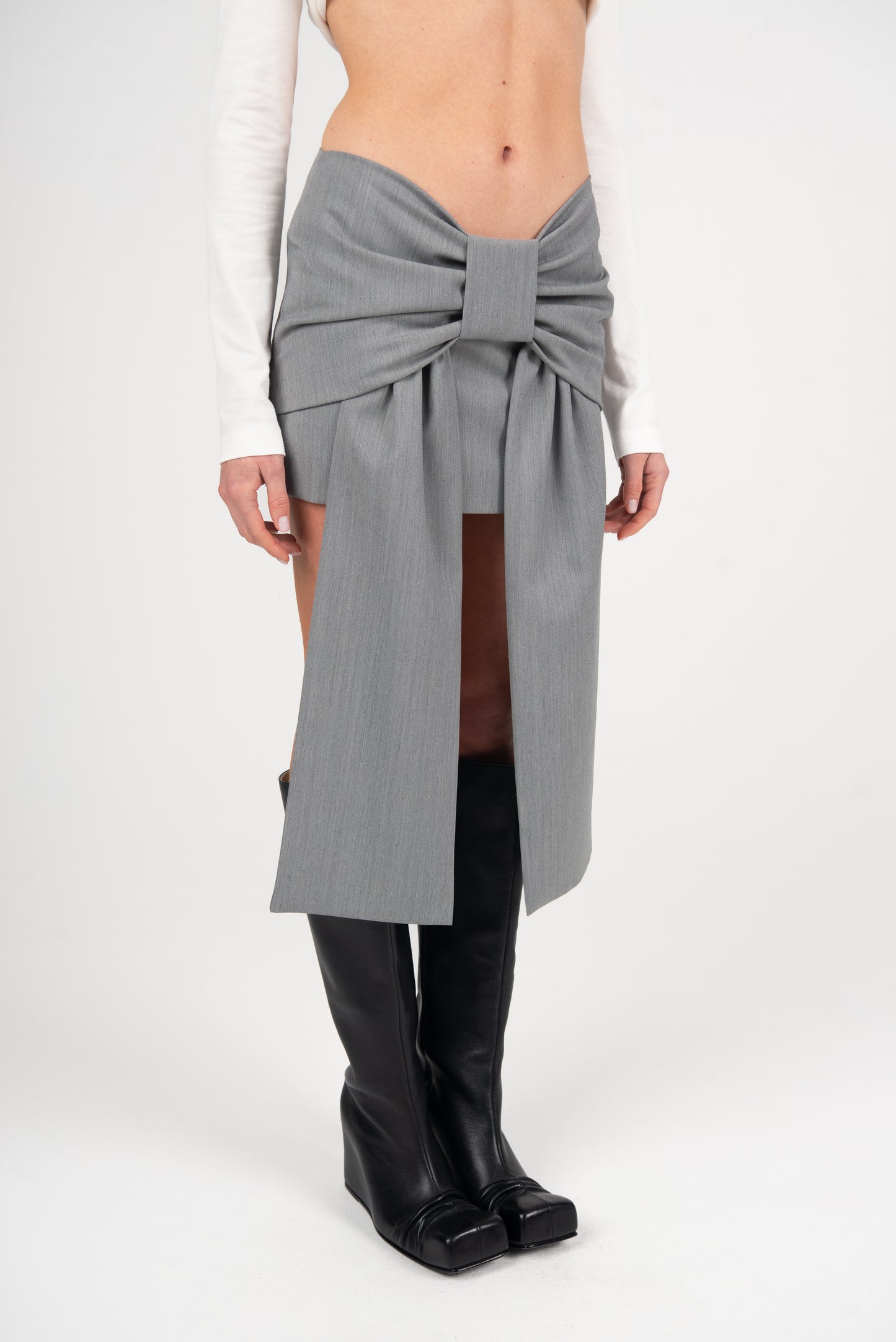 MIA BOW DETAIL SKIRT IN GREY