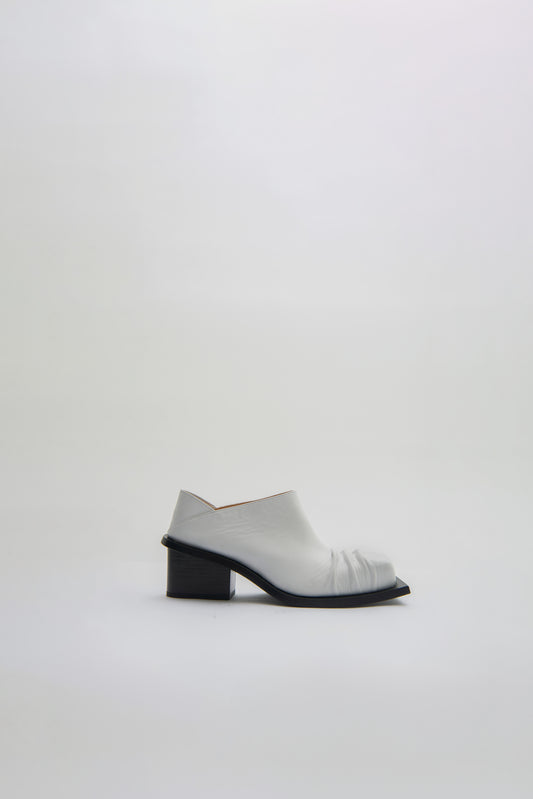 CONVERTIBLE CHUNKY HEEL MULES IN WHITE