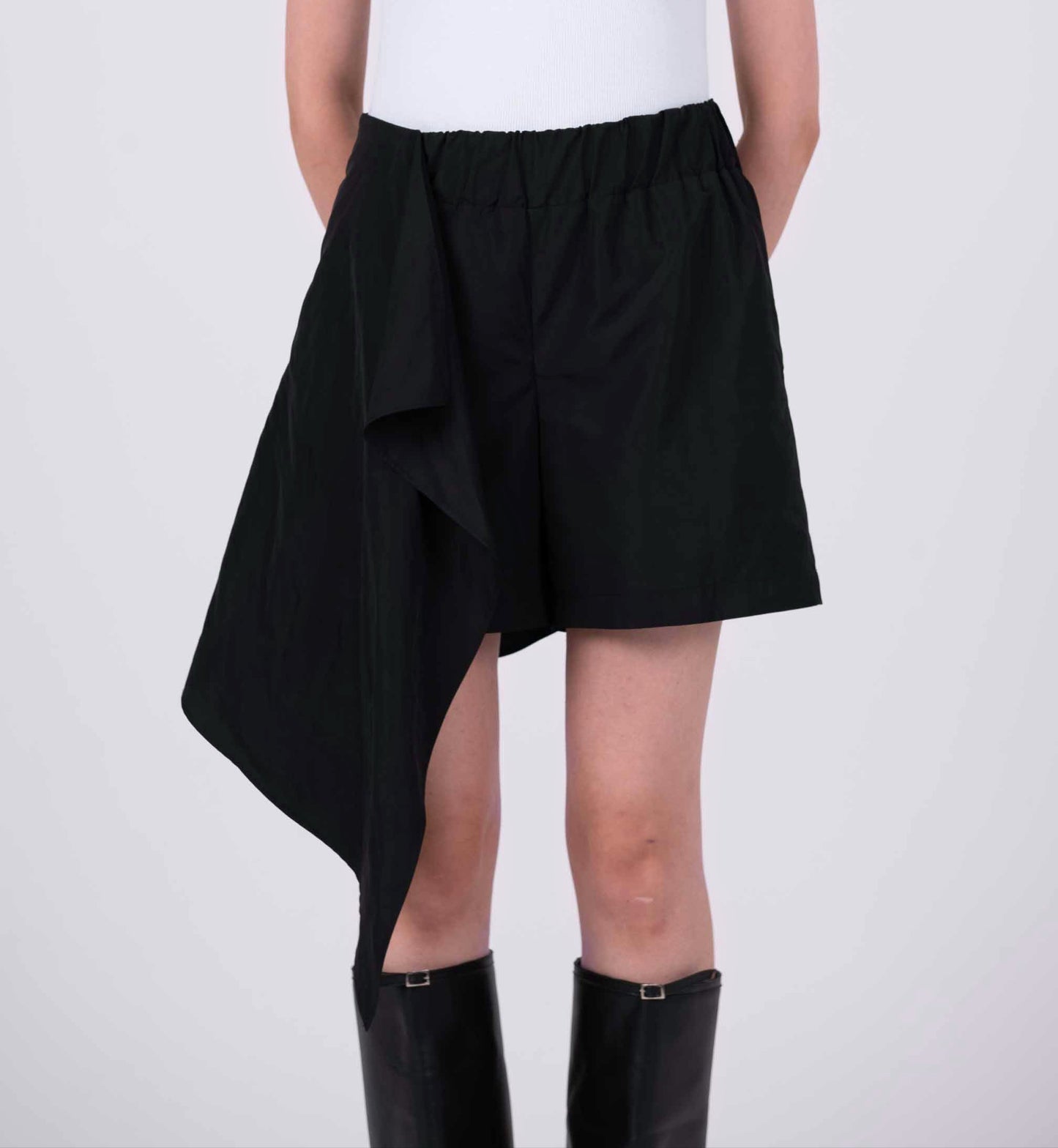 CHARLI SHORTS IN BLACK