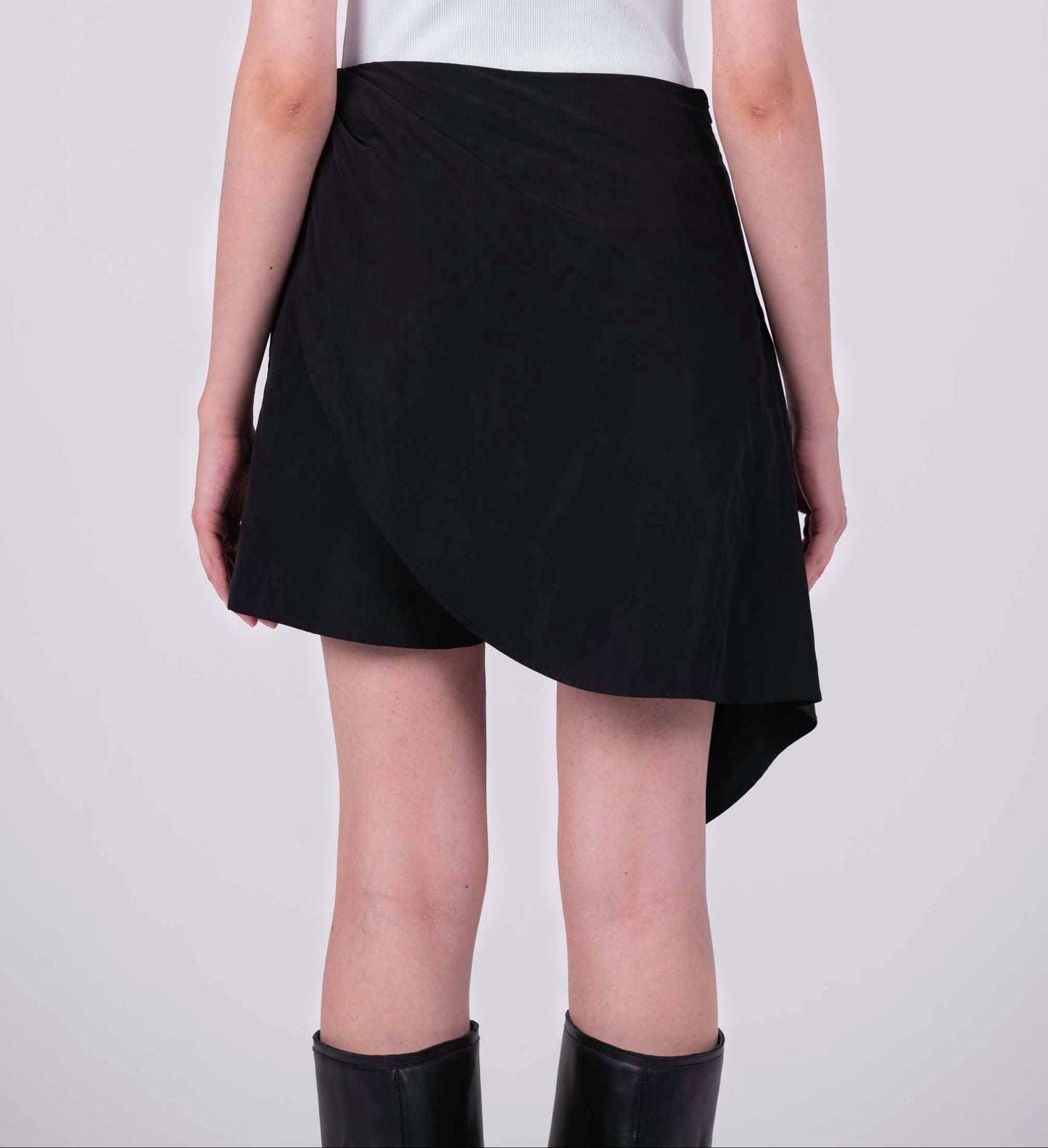 CHARLI SHORTS IN BLACK