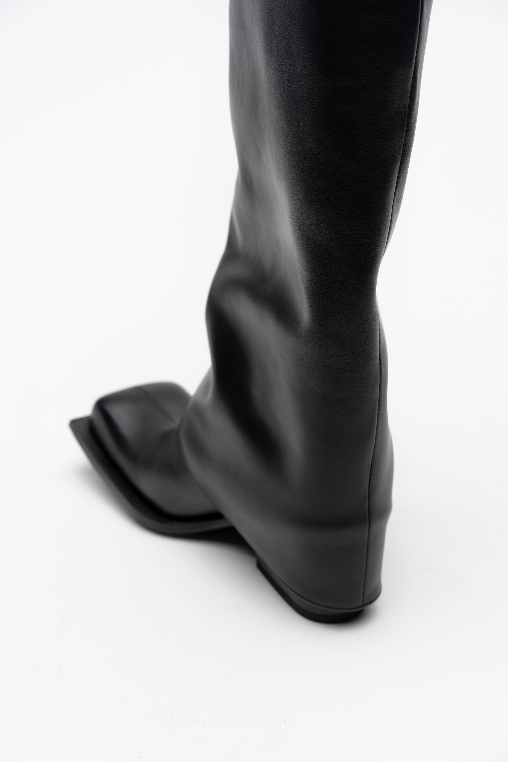 HAVVA CHUNKY HEEL TALL BOOTS IN BLACK – FIDAN NOVRUZOVA