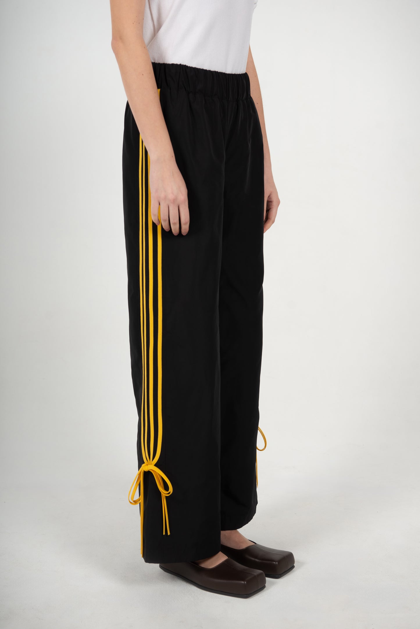 GIADA BOW/YELLOW STRIPE NYLON TROUSERS IN BLACK (REGULAR)