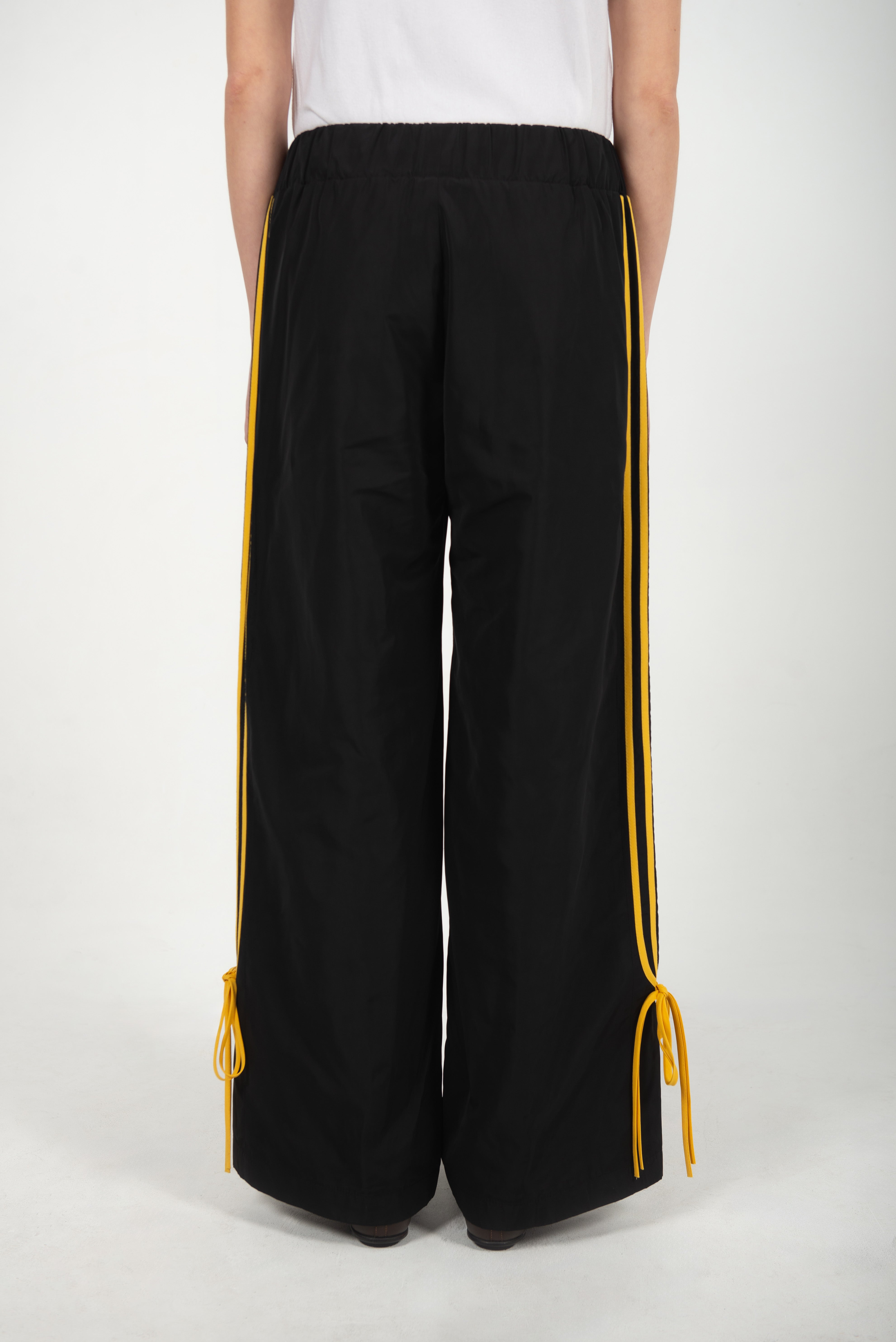 GIADA BOW/YELLOW STRIPE NYLON TROUSERS IN BLACK (REGULAR) – FIDAN