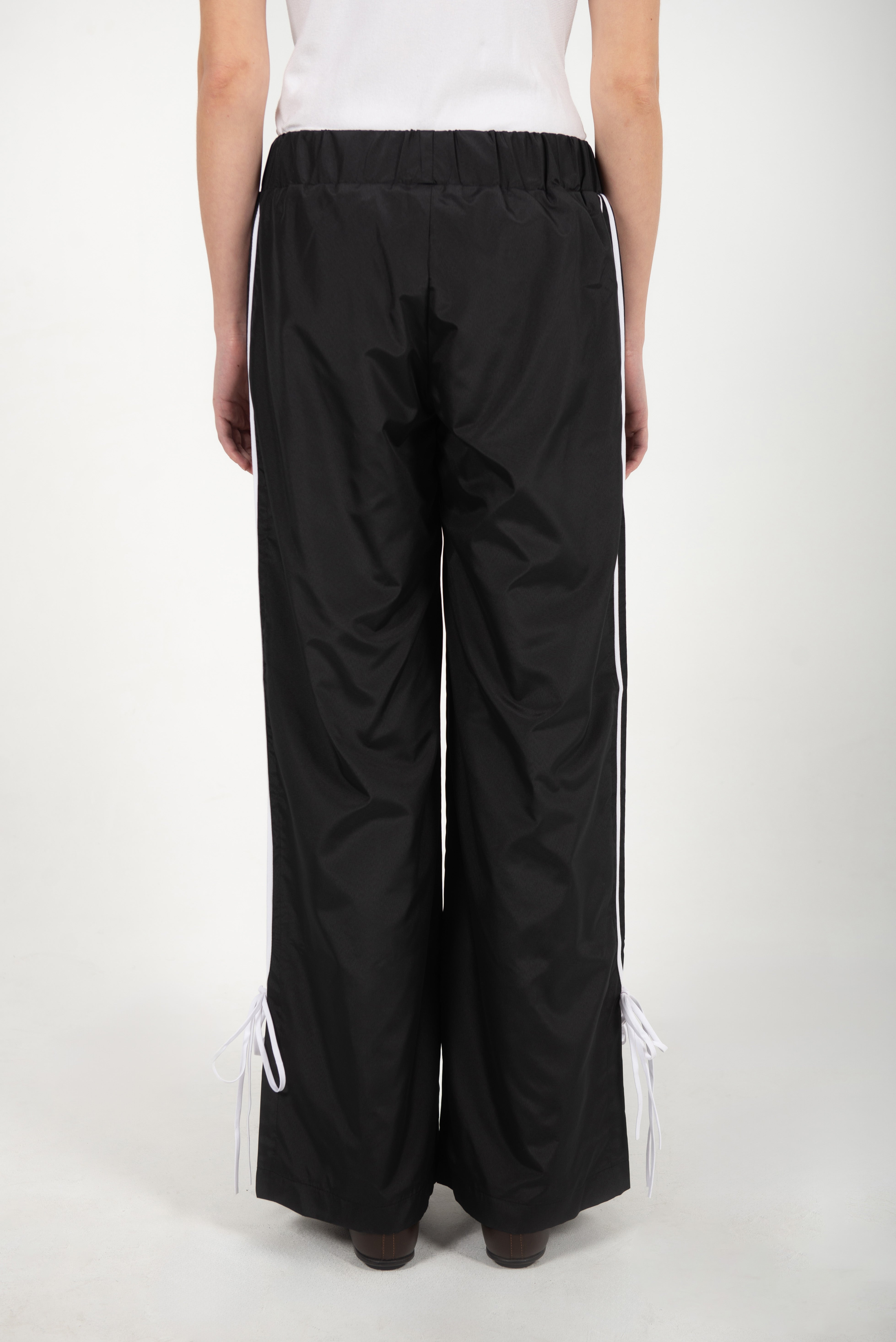GIADA BOW/WHITE STRIPE NYLON TROUSERS IN BLACK (REGULAR) – FIDAN