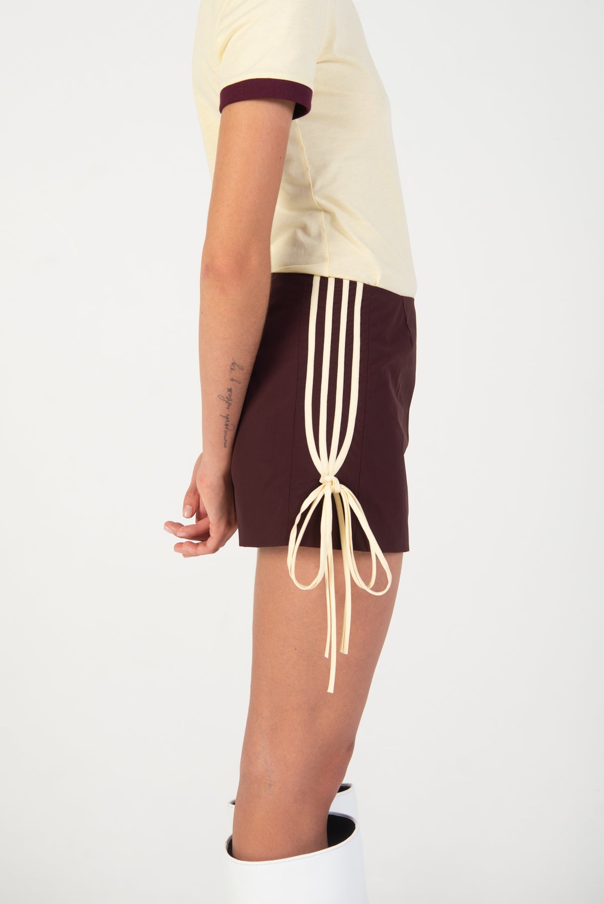 ZORINA BOW/STRIPE MINI SKIRT IN BURGUNDY