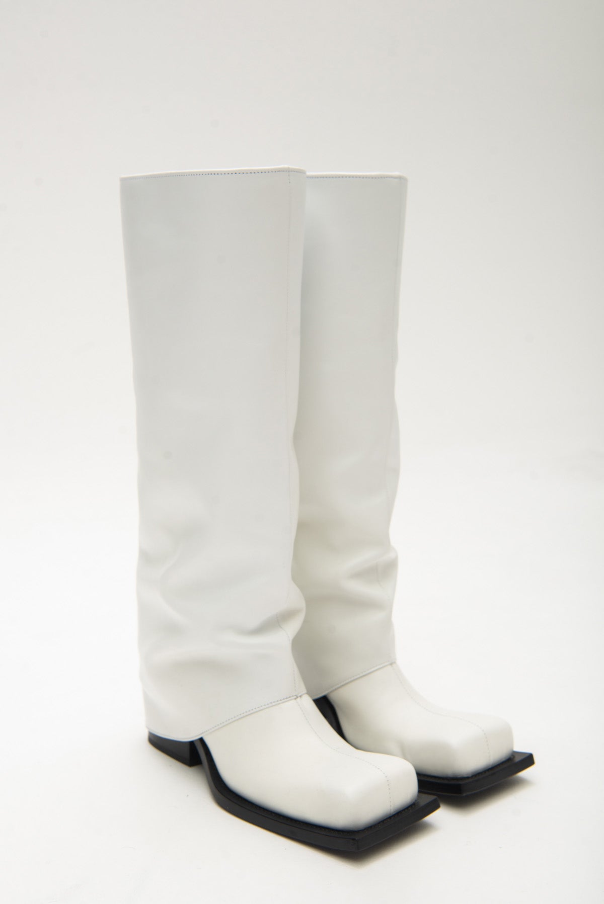 HAVVA CHUNKY HEEL TALL BOOTS IN WHITE