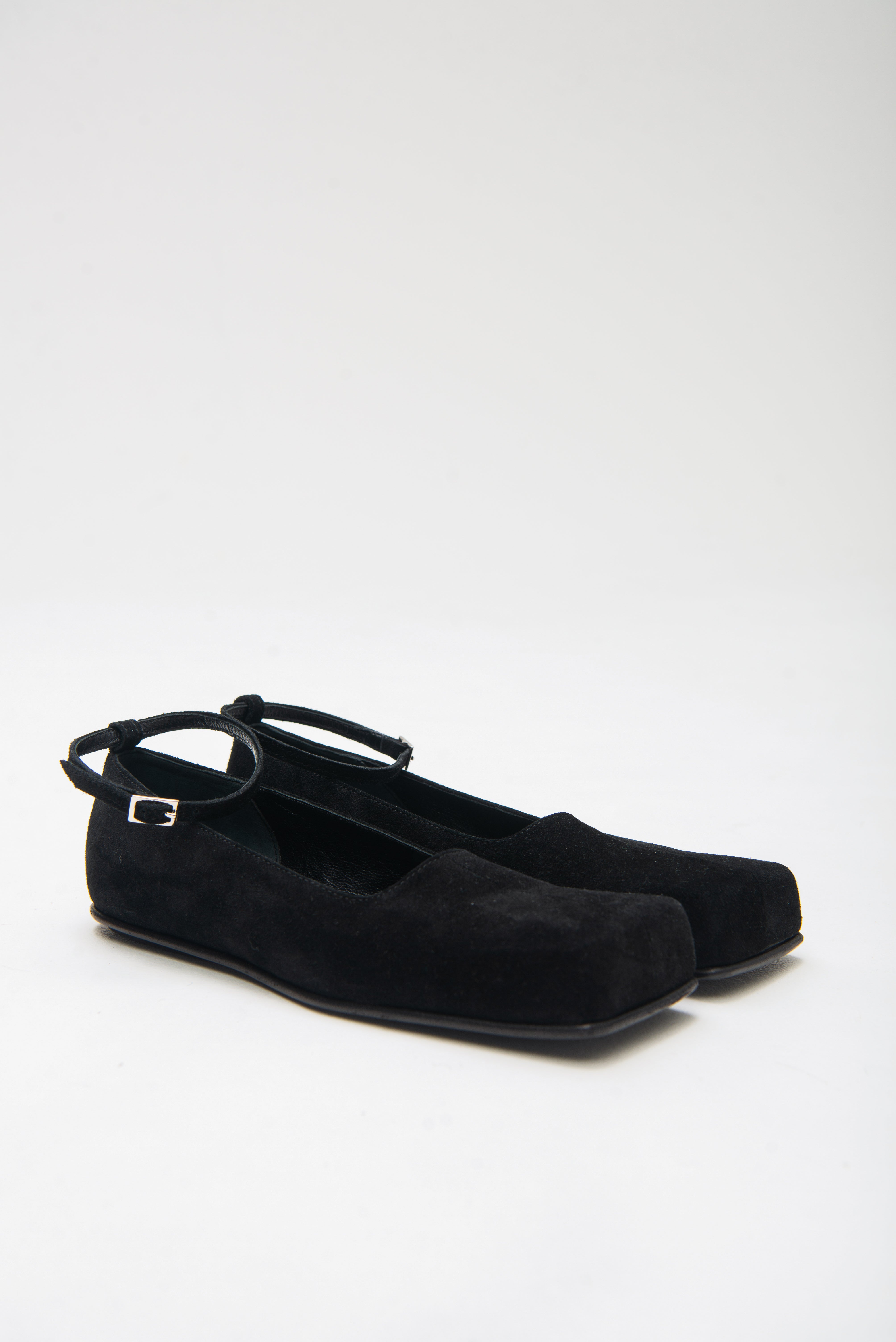 BELLA SUEDE SQUARE TOE FLATS IN BLACK – FIDAN NOVRUZOVA