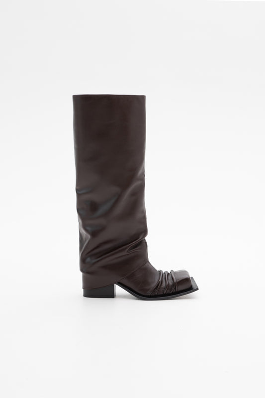 HAVVA CHUNKY HEEL TALL PLISSÈ BOOTS IN CHOCOLATE BROWN (E-STORE EXCLUSIVE)