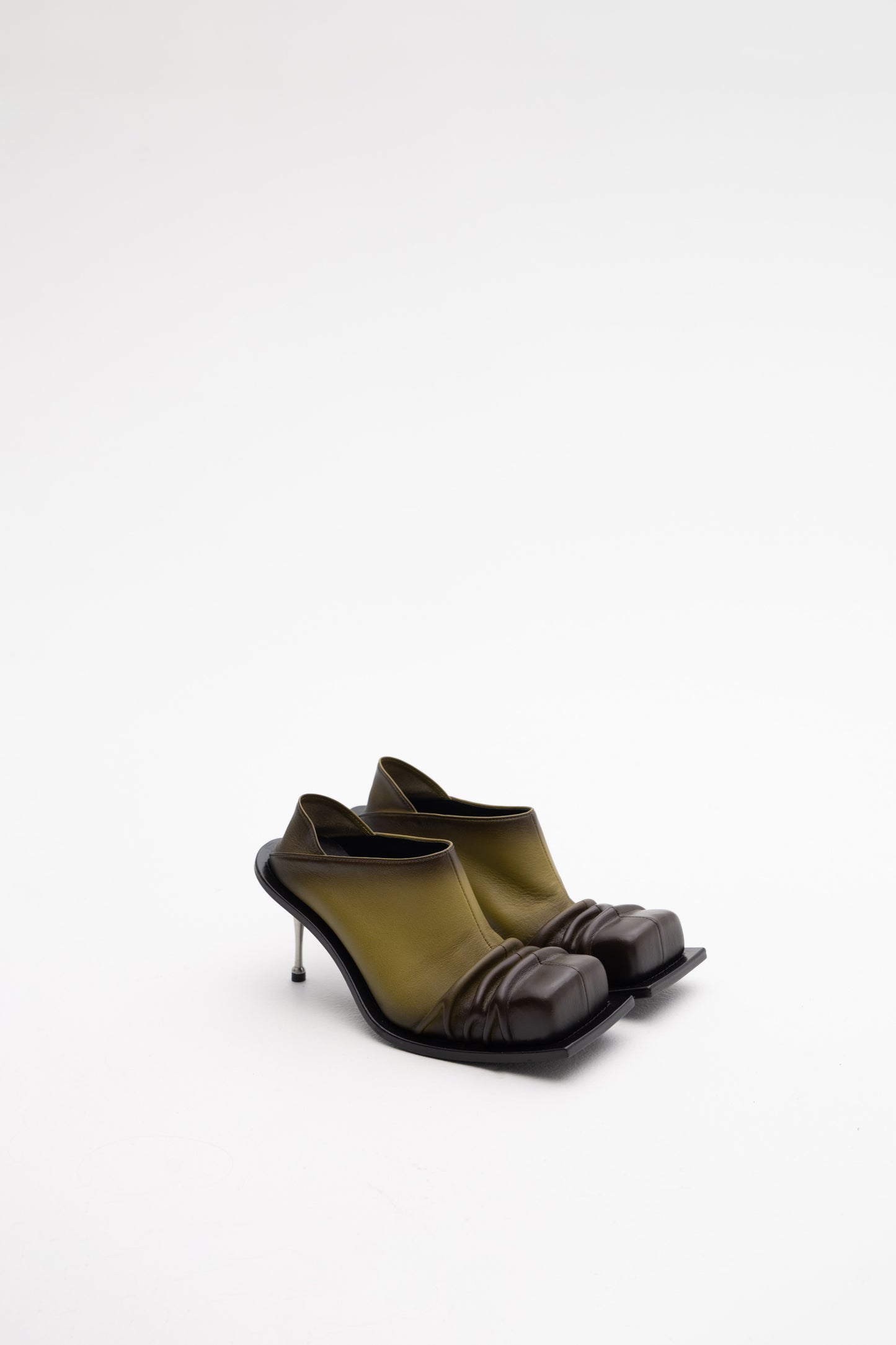 CONVERTIBLE MULE-PUMPS IN CHARTREUSE/BROWN OMBRÉ