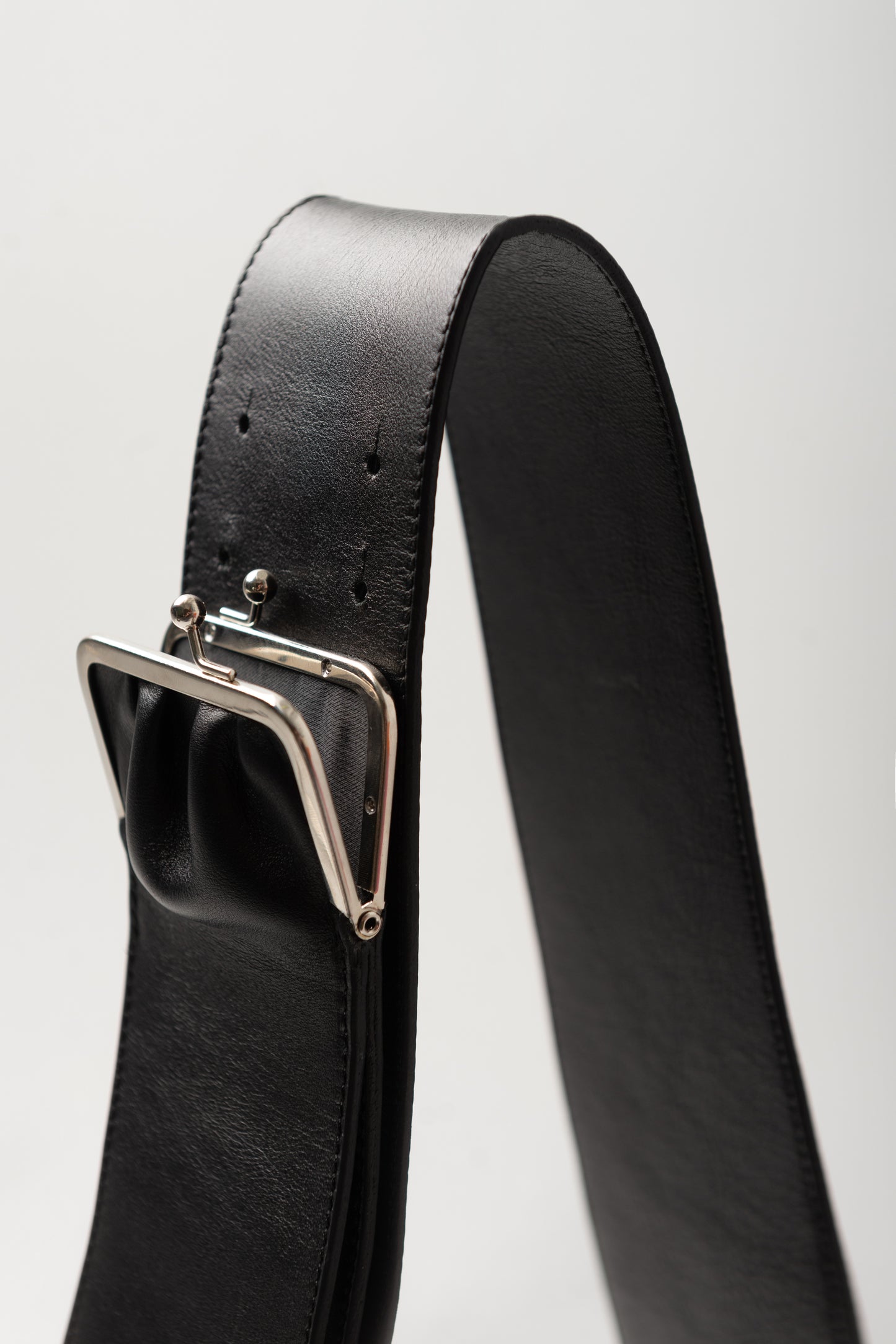 AVA CROSSBODY BAG IN BLACK