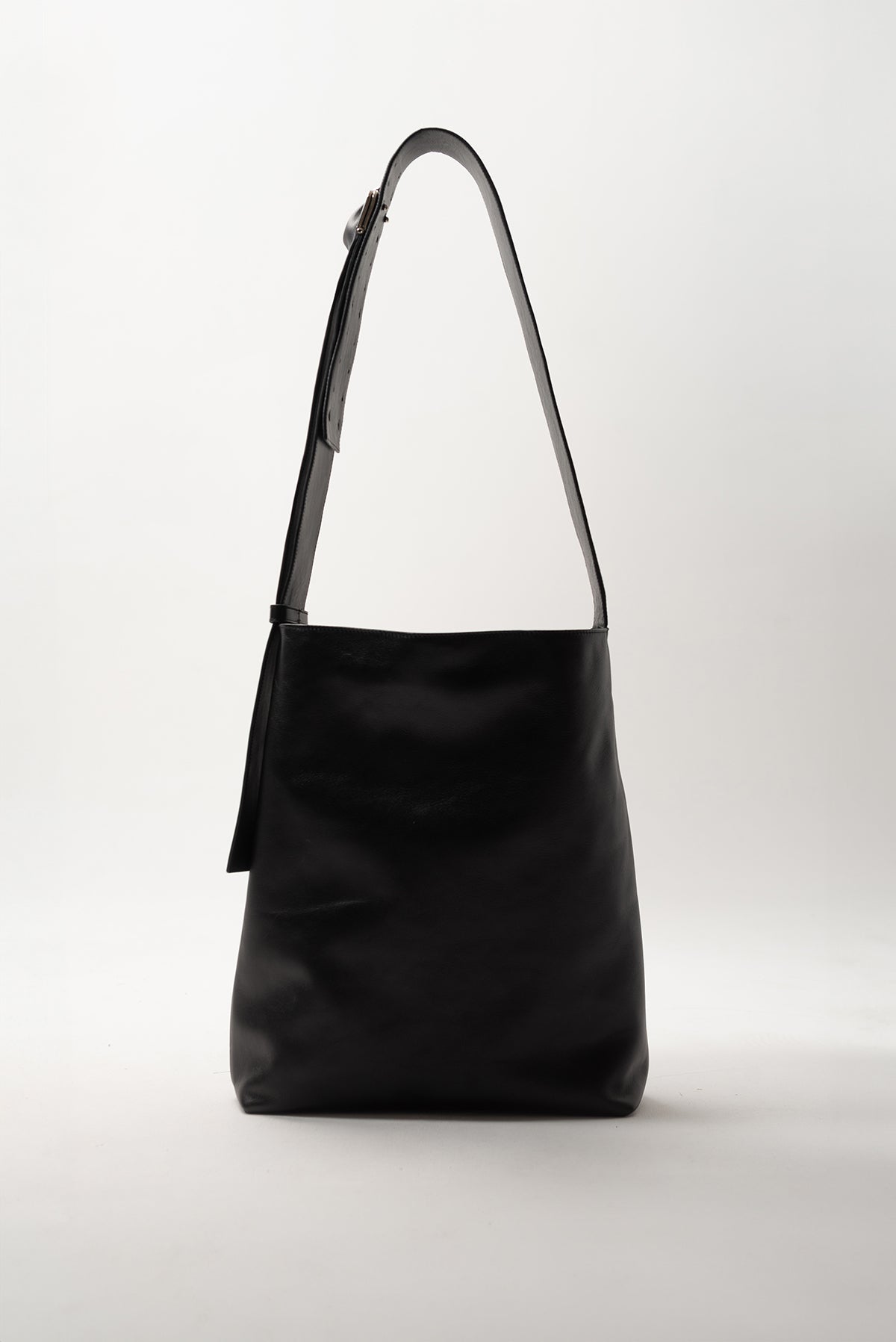AVA CROSSBODY BAG IN BLACK