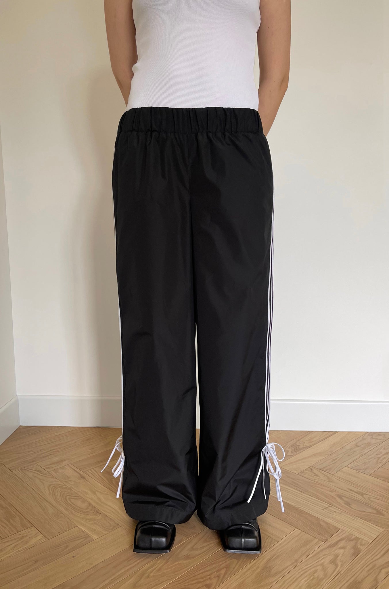 GIADA BOW/WHITE STRIPE NYLON TROUSERS IN BLACK (REGULAR)