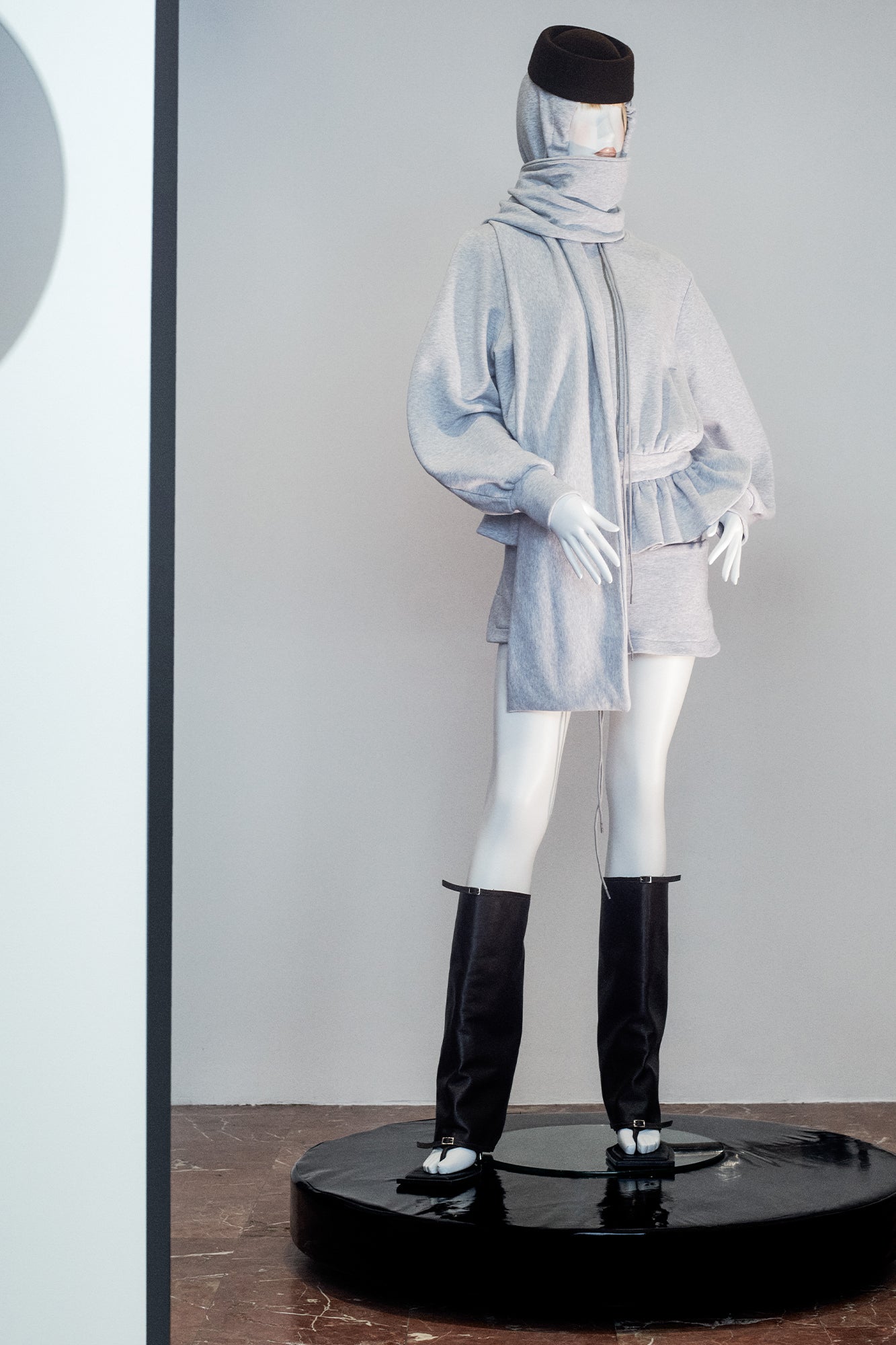 NEXT5 COLORS 2022  ゆきの美人 SS25 – FIDAN NOVRUZOVA
