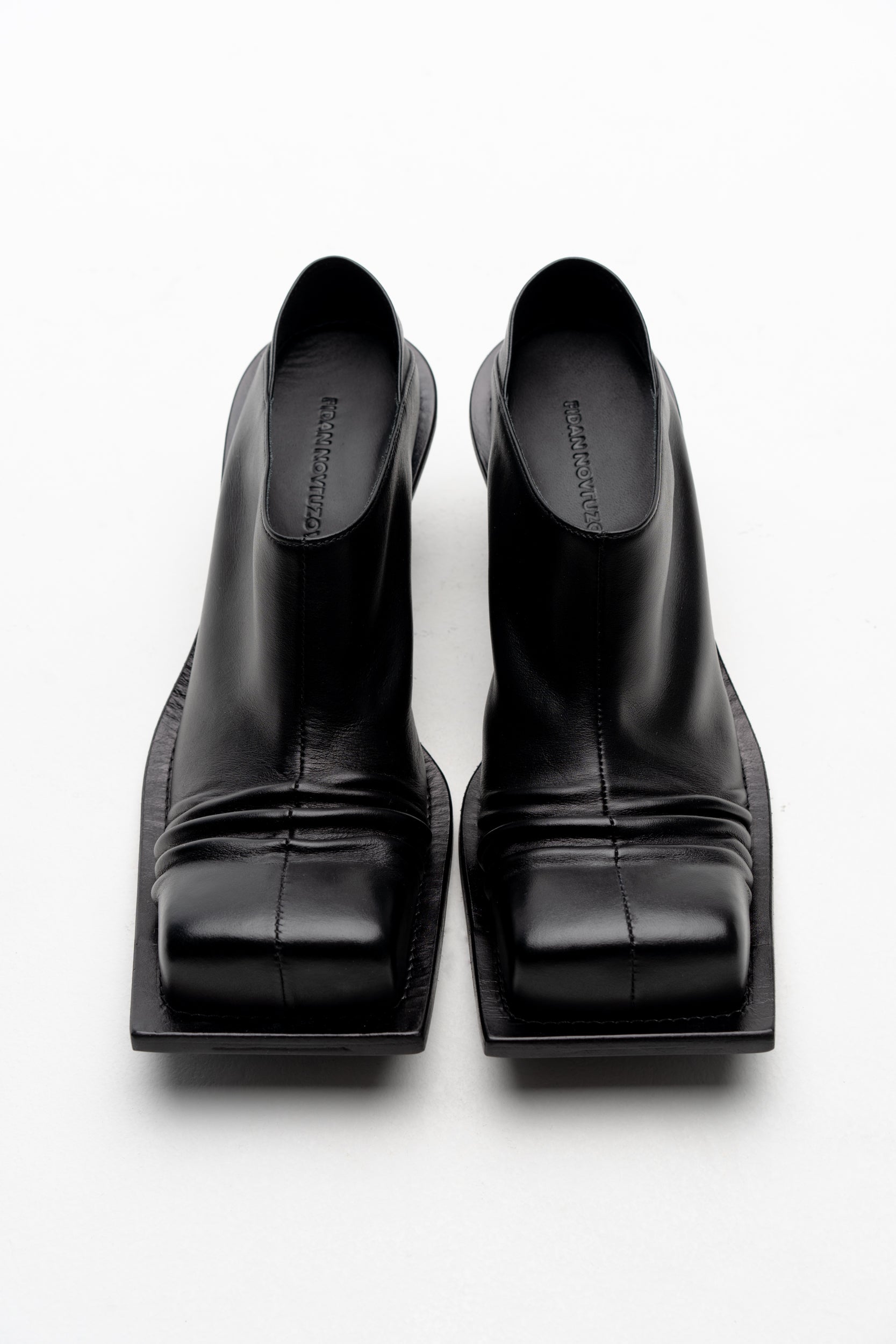 【UNITED TOKYO】Cow Leather Curvy Mule UNITED TOKYO】Cow Leather Curvy Mule